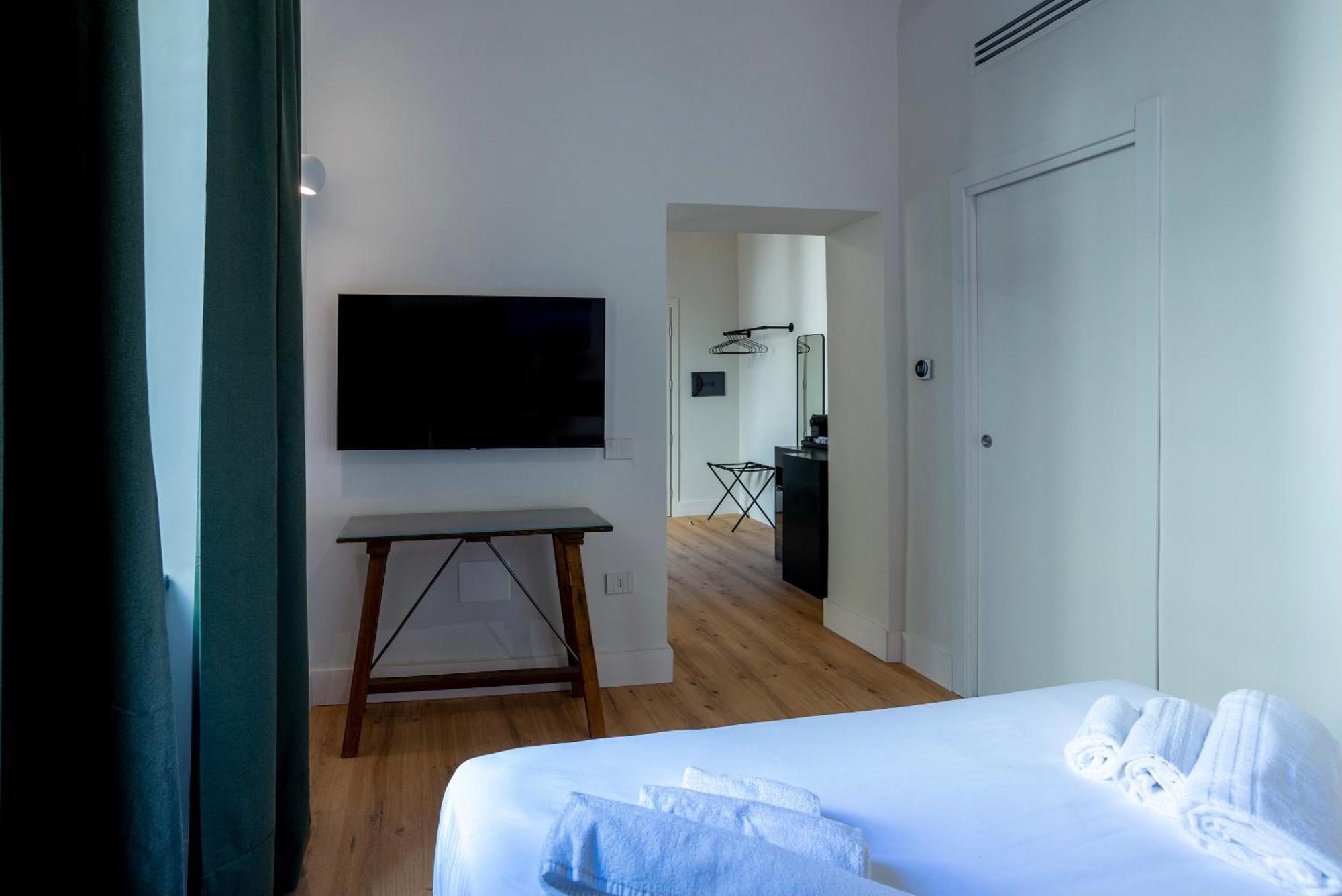 Rolando Domus Bed and Breakfast Napels Buitenkant foto